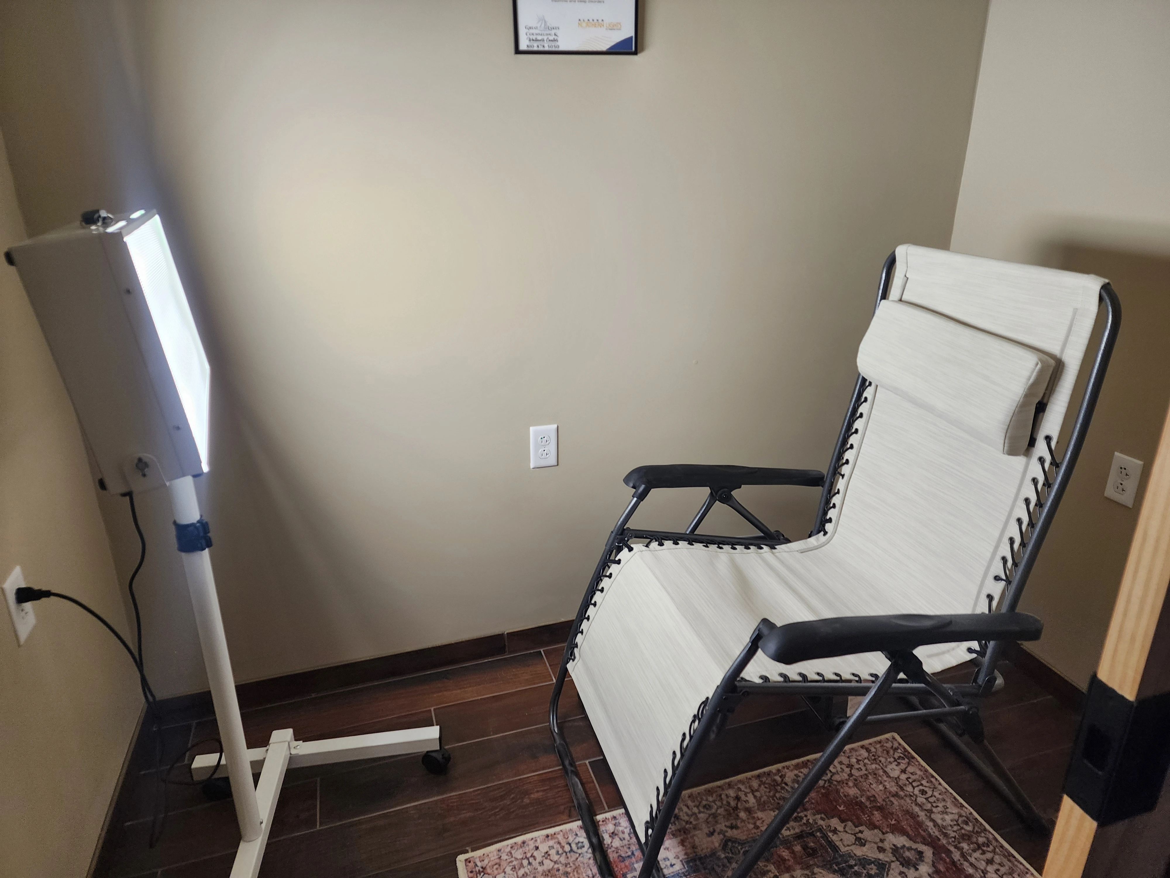 An image of a white light therapy device